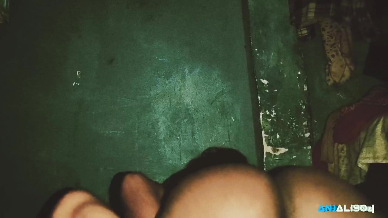 Ateşli Hintli kadın seks yapıyor