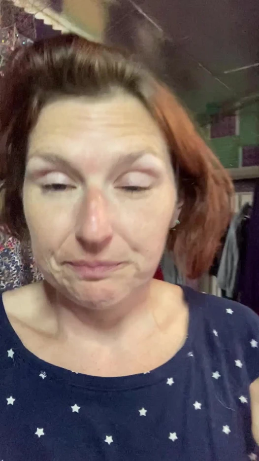 Annenin klitoris piercingi sokmaya başladı, bu yüzden mastürbasyon yapmaya başladıktan sonra değiştiriyor