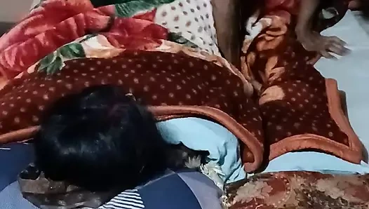 Hintli kız amcığını kocasına sunuyor