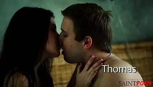 Lily Klass yatakta erkeğinin yarağını çalışıyor