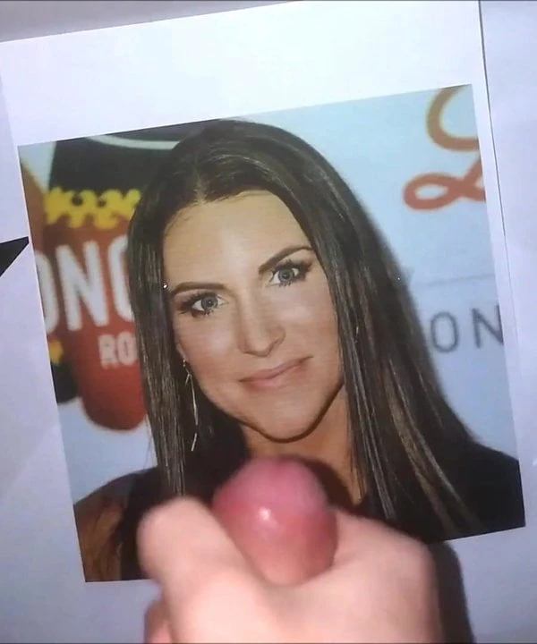 Tanrıçam Stephanie Mcmahon'a boşalıyor