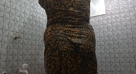 Desi girl bathroom sawoor hottest
