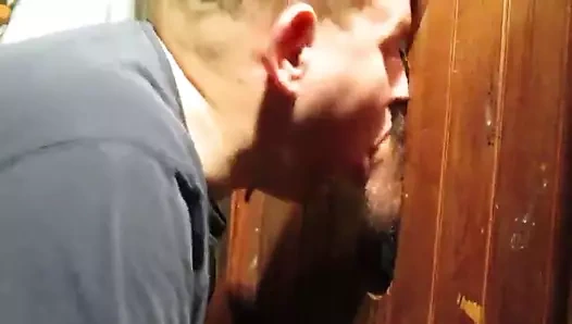 Duvar deliği yüksek sesle boşalma