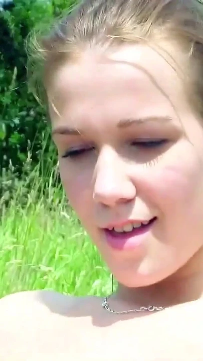 Незабываемый момент из "ПЕРВОГО ЛЕСБИЙСКОГО СЕКСА КРОШЕЧНОЙ РОЛИКОВОЙ ДЕВУШКИ НА УЛИЦЕ ПОСЛЕ КОЛЛЕДЖА"