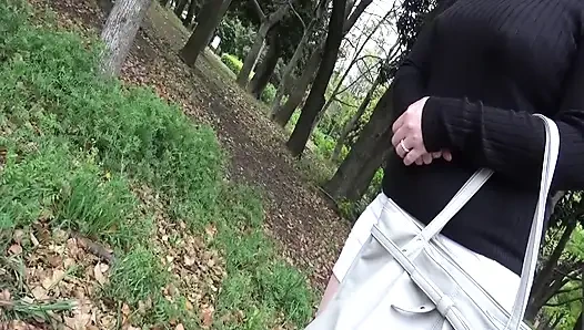 A115F03 düzgün vücutlu, şehvetli bir evli kadını arkadan alıp arabaya davet et ve iç çamaşırını göster! Hemen bir otele götürüldü ve çıplak, seksten tekrar tekrar geldi!