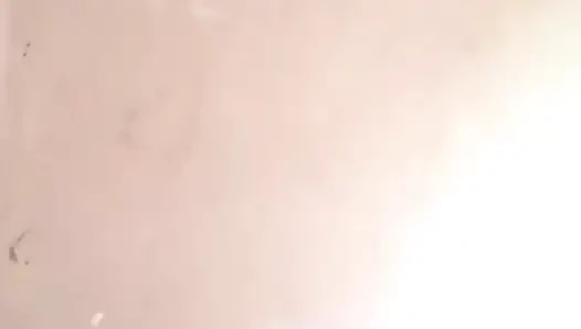 Afrikalı kadın amına dokunuyor