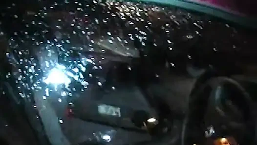 Yabancılarla Emiyor