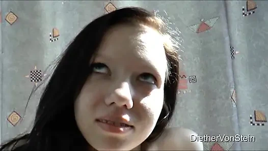 Utangaç üvey kız hamile mi?