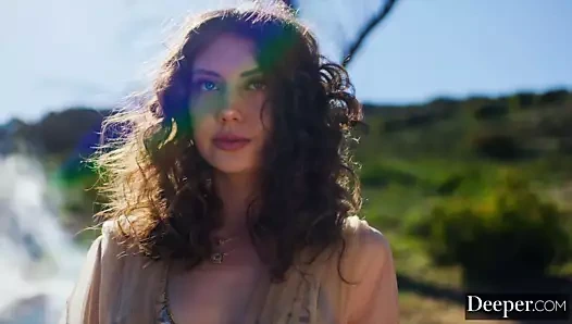 Daha derin. periler kylie ve sera michael'ın büyüsüne yenik düşüyor