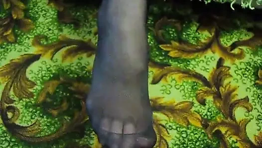 Cum içinde siyah külotlu çorap