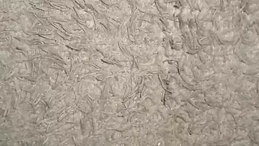 Kayınvalidesi kayınvalidesi tarafından kolayca sikilmek için vajinasını vermeye hazır