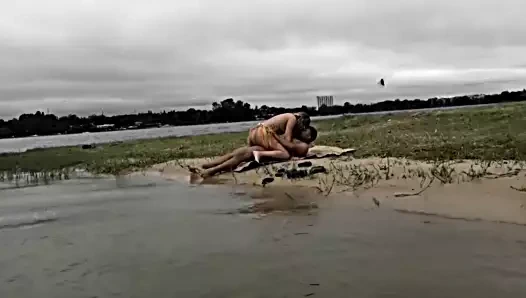 Travel sıcak eş kahrolası yabancı içinde nehir