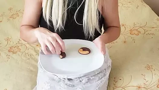 çiş ile kurabiye yemek