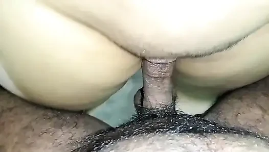 Komşunun şişman üvey kız kardeşini istediğim gibi siktim