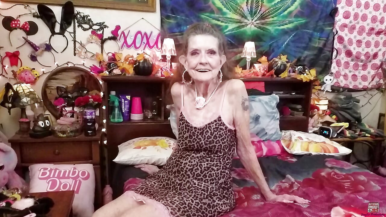 Ateşli seksi sandra seksi solo eğlence