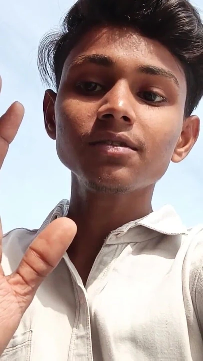 Yaşlı kullanıcı için bir soru soran genç bir adam? | Klip 1