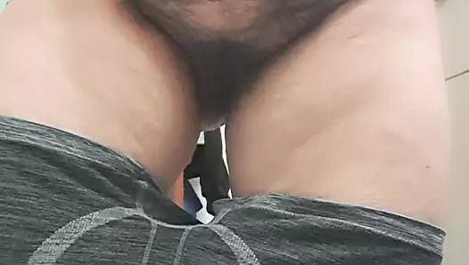 Büyük külotlu üvey anne ve vajinasını temizliyor