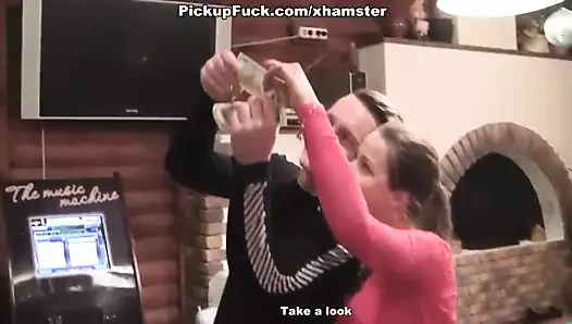 Genç güzel kız taiss olduğunu kahrolası çük içinde kamu sauna