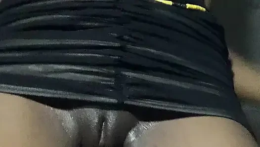 Ateşli seksi dans zenci genç kız mini etekli yağlı ıslak amcık gösterileri ile azdırıyor