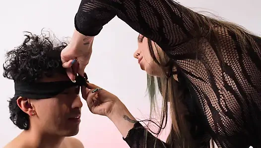 Bir dominatrix nasıl düşünür? Andromeda ile hakimiyet örneği