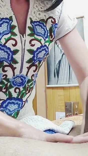 Знаковый момент из "Шлюховатая сводная сестра в живом кам-шоу"