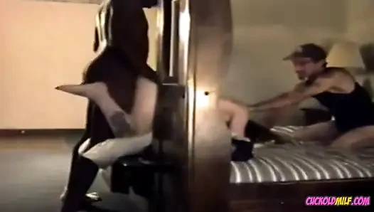 2000'li yılların klasik videosunda aldatılan orta yaşlı seksi kadın