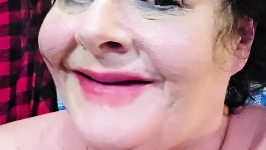 Hücre arkadaşı lezbiyen sikişiyor ta ki konjik yarağı ziyaret edene kadar onu üstte sikiyor