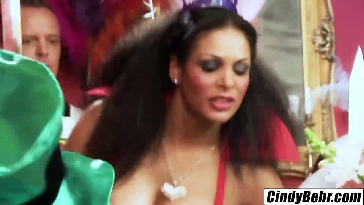 Vahşi sarışınlar cindy behr ve stacey saran sikme buddys