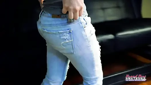 Minyon dövmeli esmer sabrina ateşli oral seks seansı!