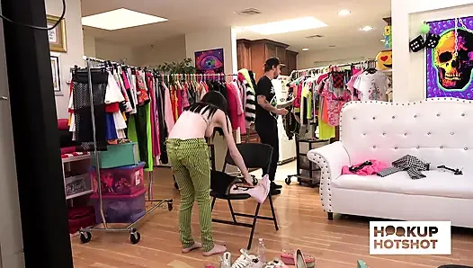 Bts - Leda Elizabeth güzel kıvrımlarıyla lensi azdırıyor!