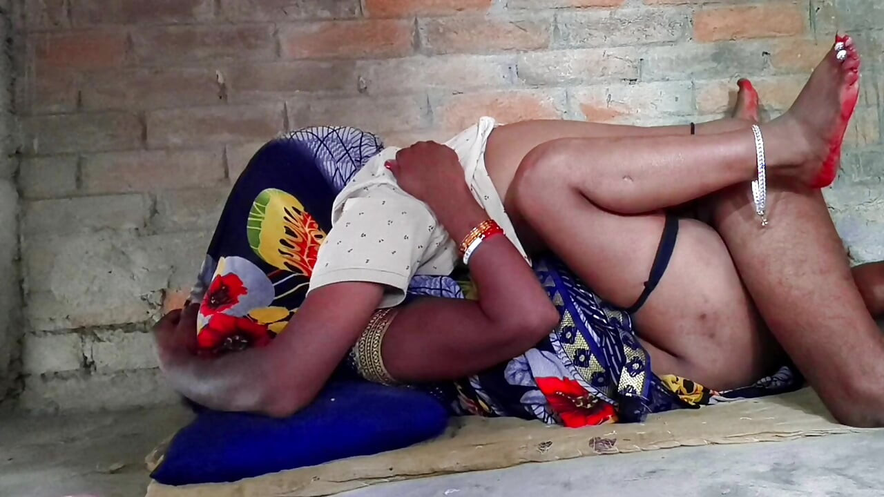 Hintli desi köylü ev hanımı ko kocası domaltarak sikişiyor chudai kiya.x kız arkadaş ko erkek arkadaş ne chut chod diya.xxx viral h