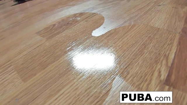 Natasha hayranlarına bu Cadılar Bayramını tek başına veriyor