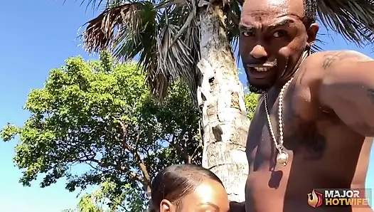 Romalı büyük ateşli evli kadın sakso adası