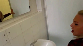 PUBLIC IM MOBELHAUS GEFICKT - DEUTSCH SAUGEN