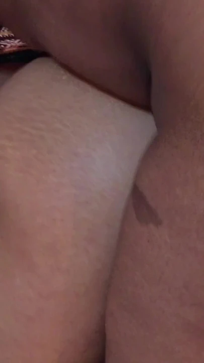 Ateşli Malezyalı göt sert sikiliyor, kocasını aldatıyor.