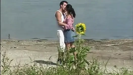 Güzel memeli inanılmaz seksi orta yaşlı seksi kadınlar ayakta domalarak sikiliyor (tam film)