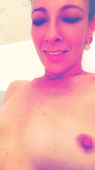 Xhamster'da canlı web kamerası şovları ve stripchat shelby çok orgazmlı azgın kendisiyle her zaman harika bir performans veriyor