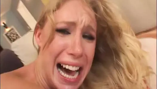 Yuvarlak göt sarışın almanya alma sert musluklar derin içeride ona delikler