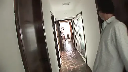 Islak amcığımda yaşlı büyük yarağı hissetmeyi seviyorum .... Çok hoşuma gidiyor !!
