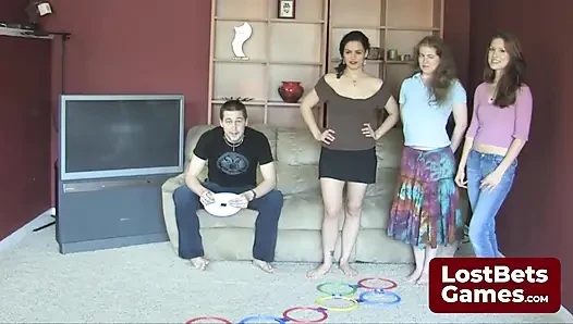 Kızlar striptiz oyunuyla vahşi bir gezintiye çıkıyor