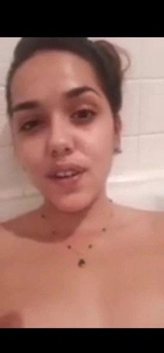 seksi kız canlı içinde banyo 1