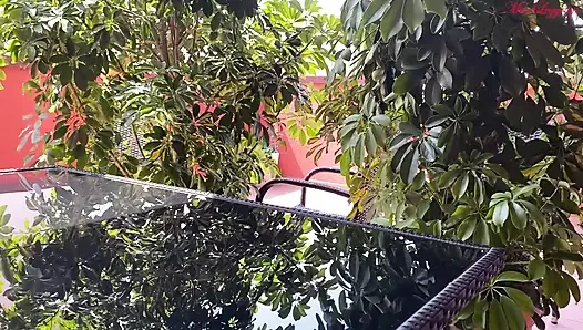 Otel terasında ağzında sperm ile sevişmek
