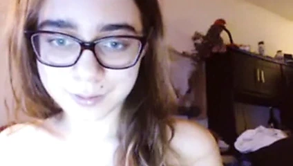 Doğal büyük memeler kıllı kedi gözlük kız losyonları ona thatch