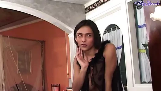 Güzel trans pier dj tarafından götten sikiliyor