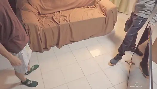 Tv tamircisi evde baştan çıkarılıyor