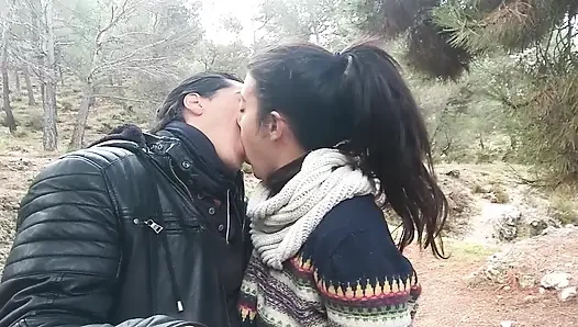 BÜYÜK GÖTLÜ ESMER KADıN AÇıK HAVADA DAĞDA SEKS YAPıYOR