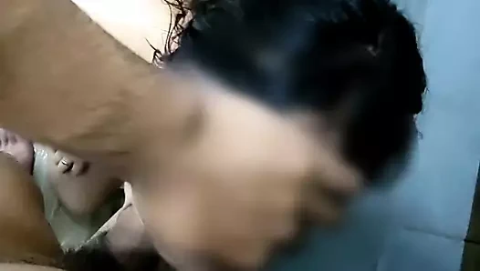 Arkadaşımın kız arkadaşı ve ben kendimizi saunada sikişirken kaydettik