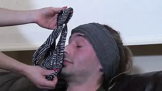 Kirli sahne-1 büyük memeli götlü sarışın orta yaşlı seksi kadın tara spades evde üvey oğlunu sikiyor