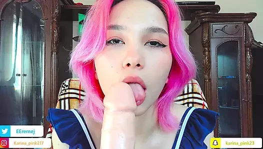 KÜÇÜK AĞIZ BÜYÜK BİR YAPAY PENİS ÇALIŞIR