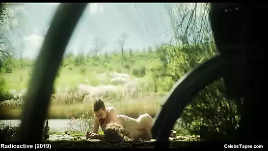 Ünlü rosamund pike çıplak ve sıcak köpek stili seks sahneleri